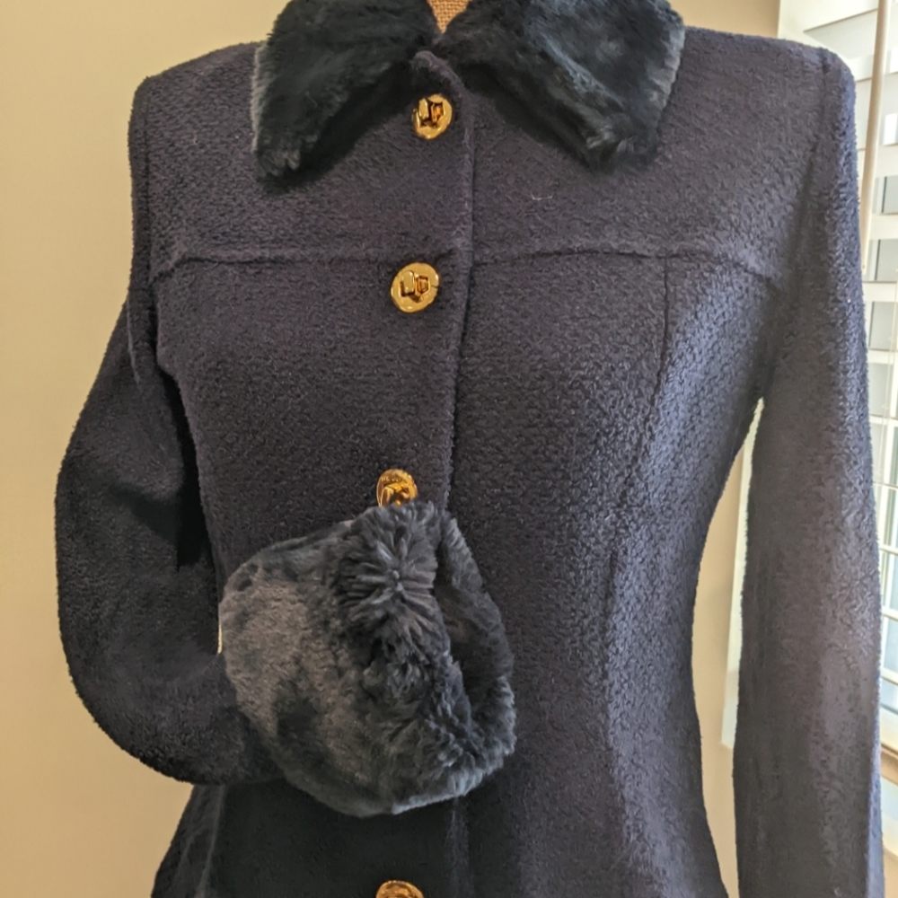 1990s St. John two piece women's suit in navy with detachable faux fur trim